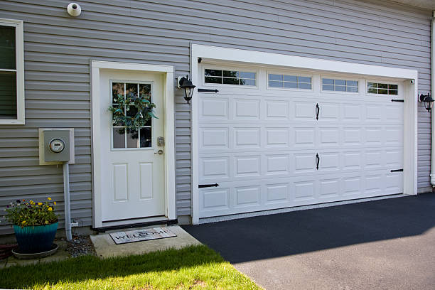 24/7 Emergency Garage Door Panel Replacement experts in Tonawanda, NY
